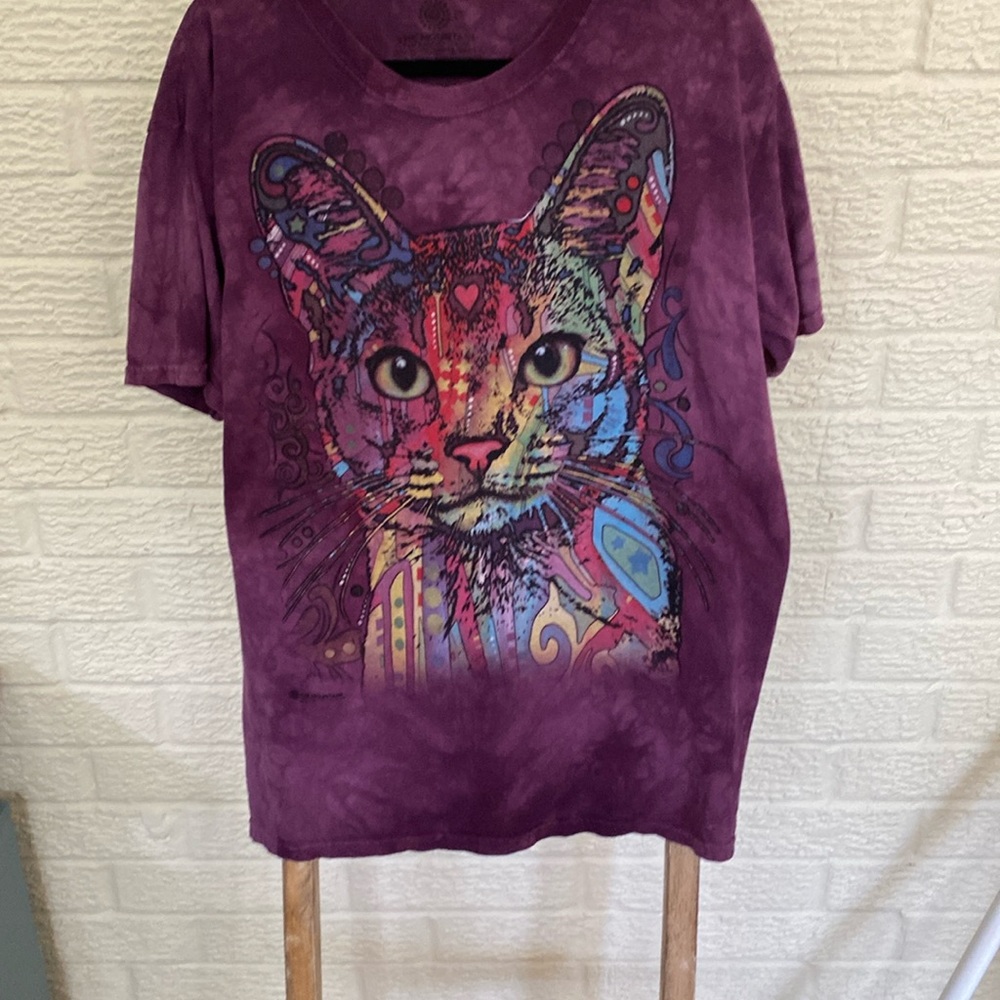 Unusual tee shirt by The Mountain. XL